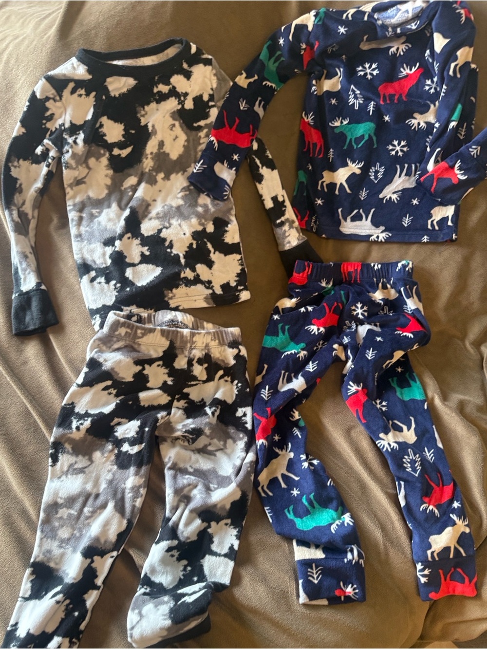 Boys Cat & Jack Tie-dye Print, & Navy Christmas velour Pajama Sets size 4T